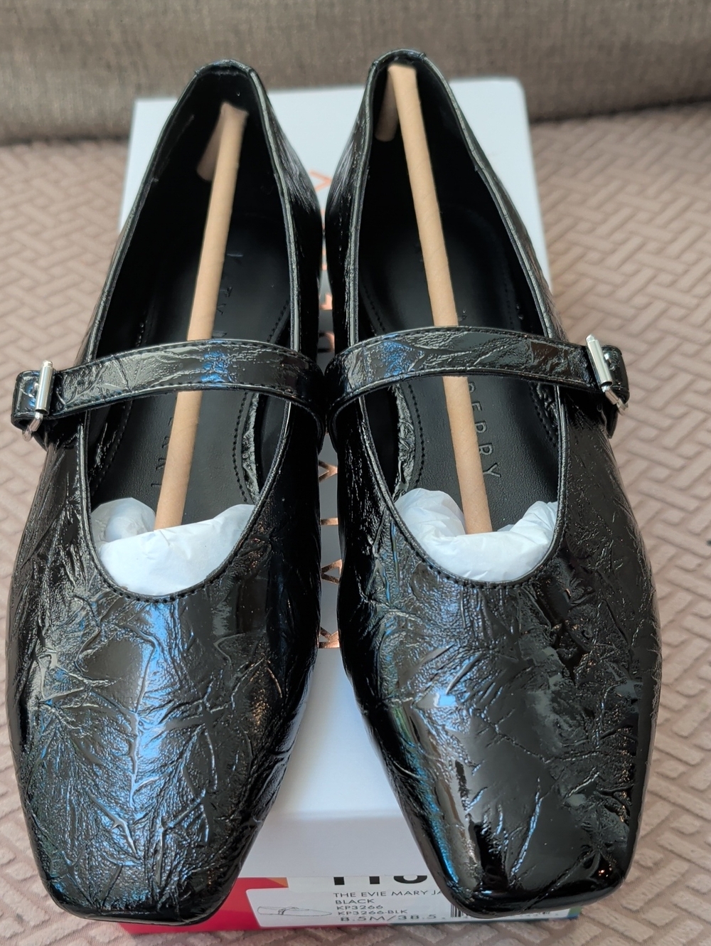 Katy Perry Collections Black Crinkled Patent Mary Jane Flats NIB - Picture 2 of 7